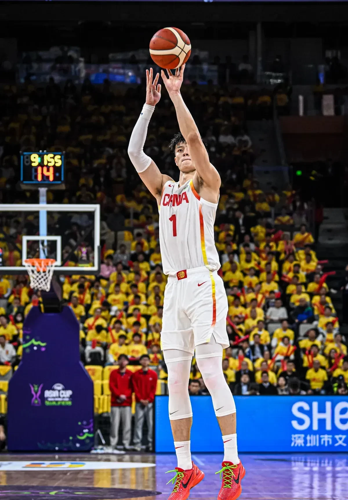 赛地聚焦：欧联关键时刻热度飙升，广厦男篮再遭质疑，悬念犹存，球探报告显示潜力(广厦比大胜新疆喜提四连胜)