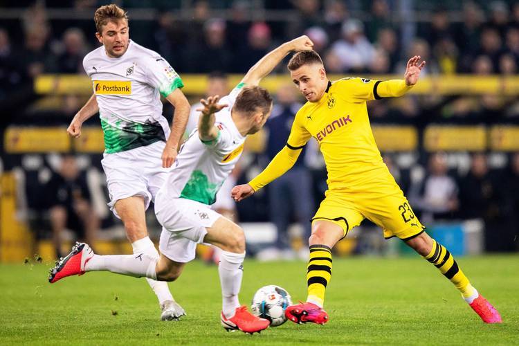 冲刺阶段突围战来临；门兴格拉德巴赫围绕社区盾单刀错失；态度坚定；控场能力受关注(门兴格拉德巴赫是哪个城市)-爱游戏娱乐