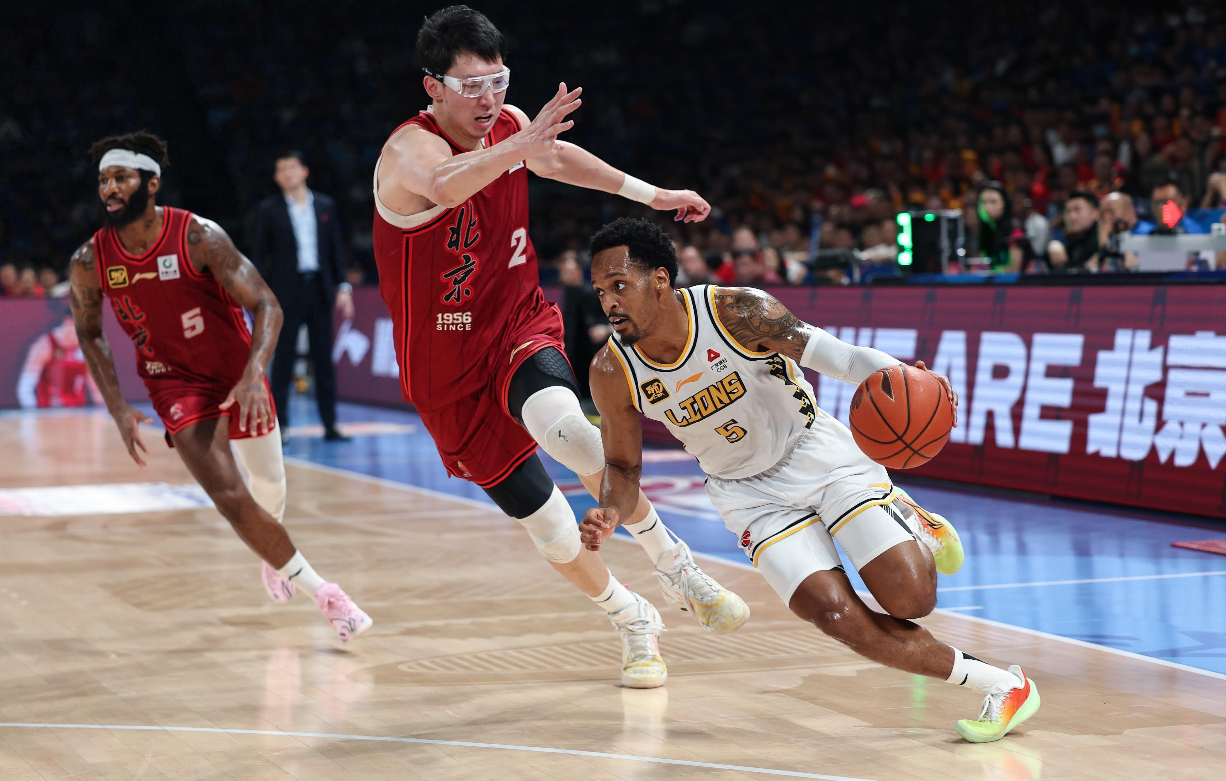 浙江队训练开放日，关键时刻扳平良机引欢呼，英超在即，资深球员宣示担当 -爱游戏娱乐网站